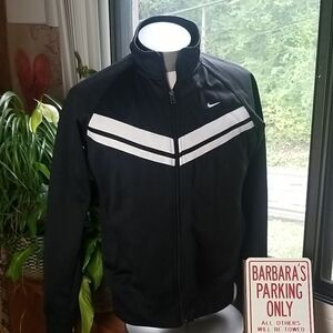 NIKE BLACK AND WHITE ZIP UP JACKET